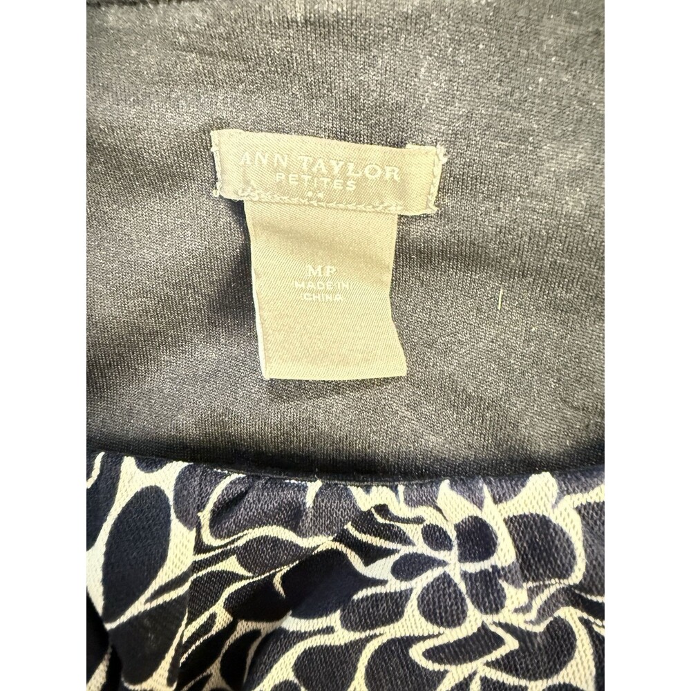 πΈ Ann Taylor Petite Navy & White Floral Blouse β Size Medium (PM) - Picture 6 of 10